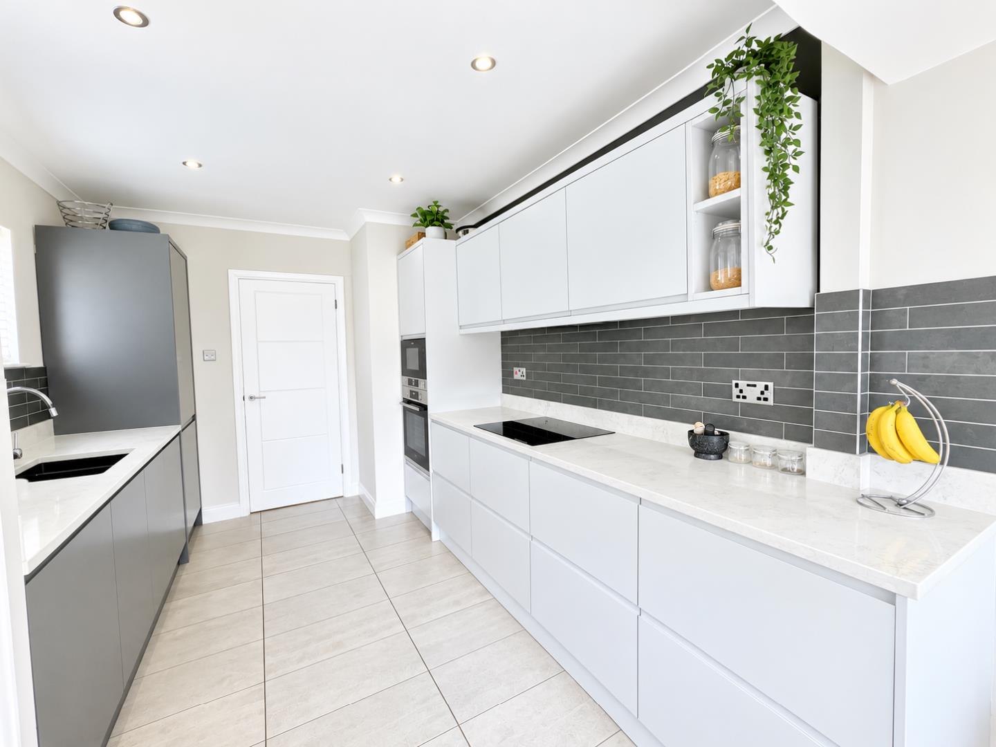 West End Avenue, Porthcawl, Bridgend County Borough, CF36 3NF